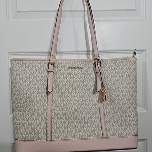 Michael Kors Jet Set Travel Large Logo Tote Bag in Vanilla And Pink